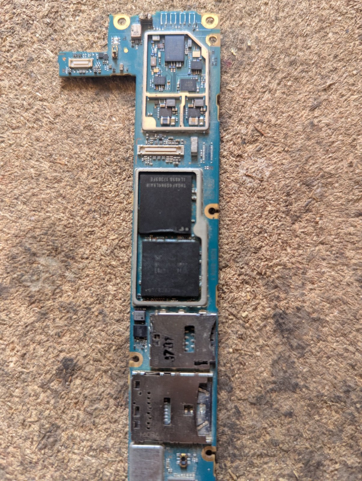 TOSHIBA 64GB EMMC — THGAF4G9N4LBAIR